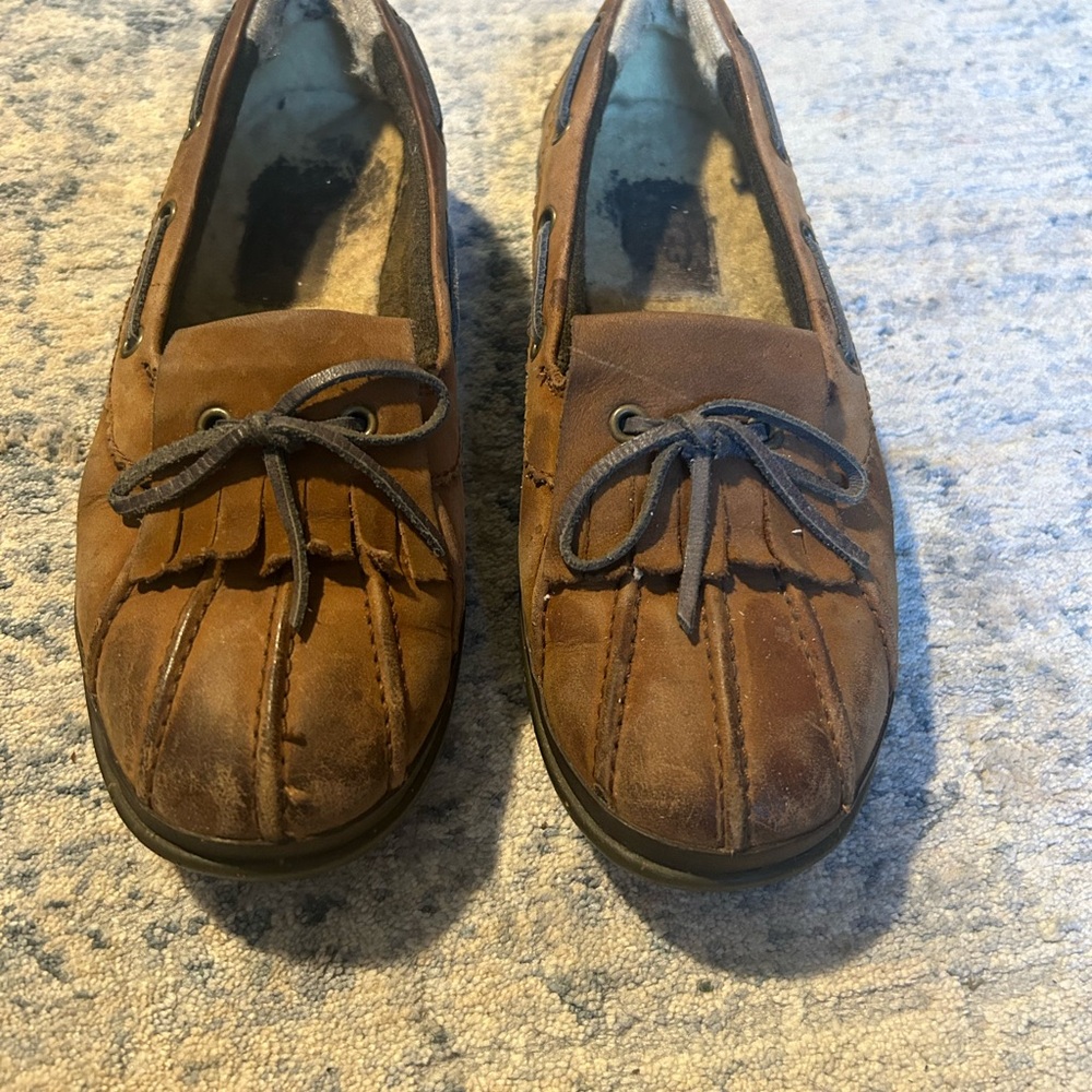 UGG Ladies Haylie Loafers Sherpa-Lined Size 7